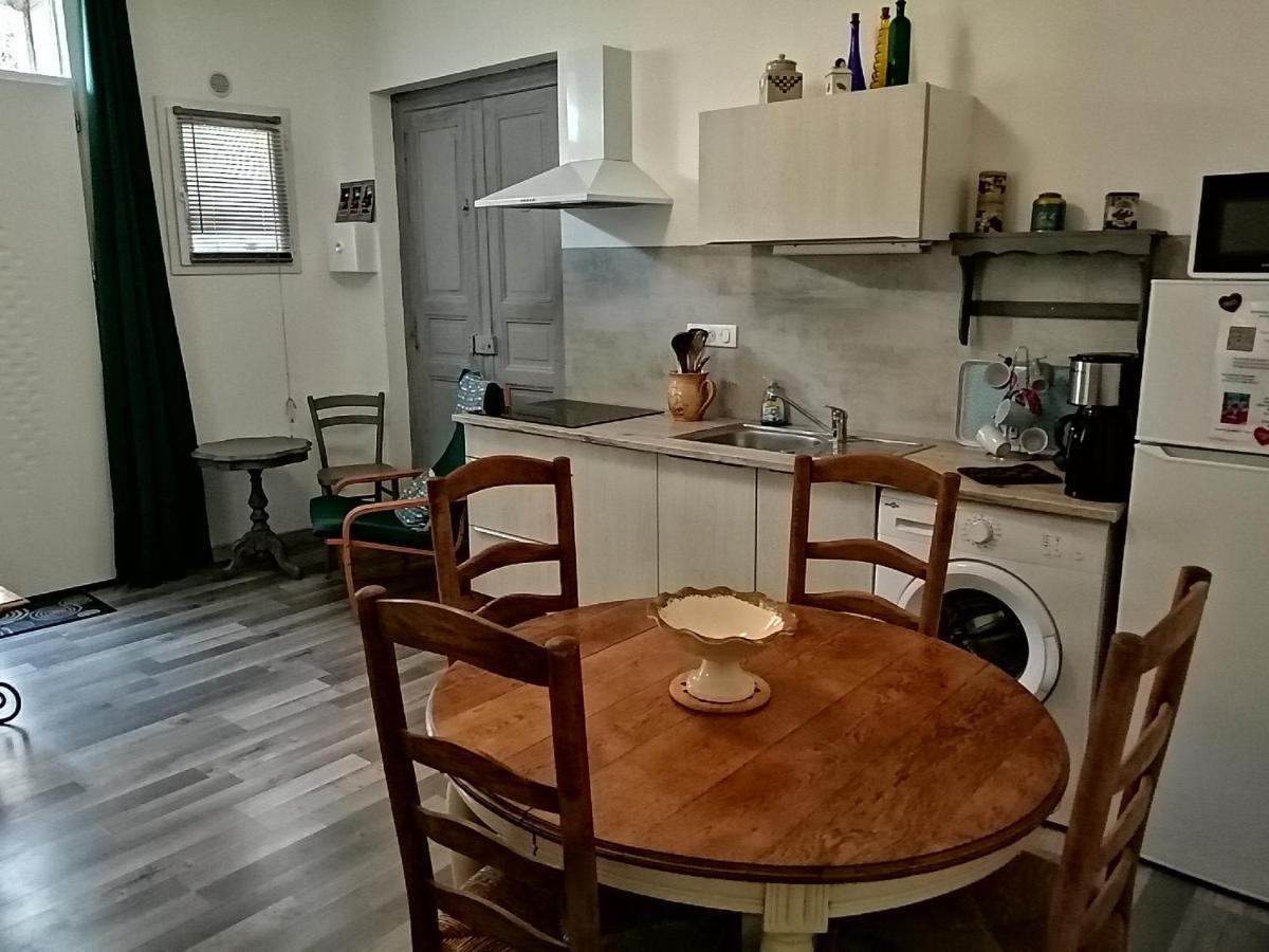 Les Sous L' Olivier En Camargue Vauvert