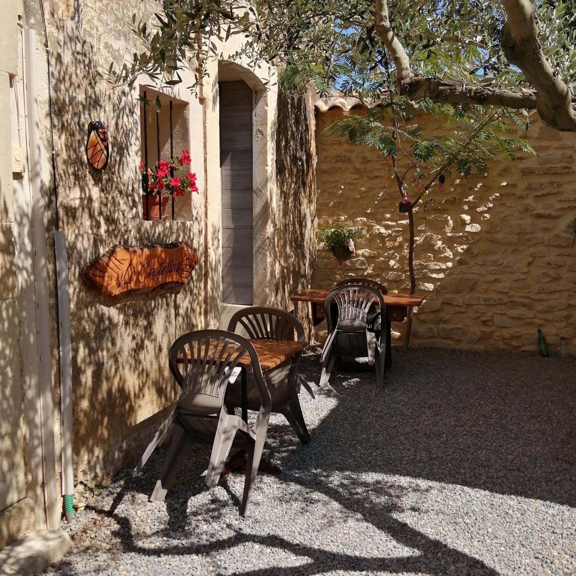 Les Sous L' Olivier En Camargue Hébergement de vacances Vauvert