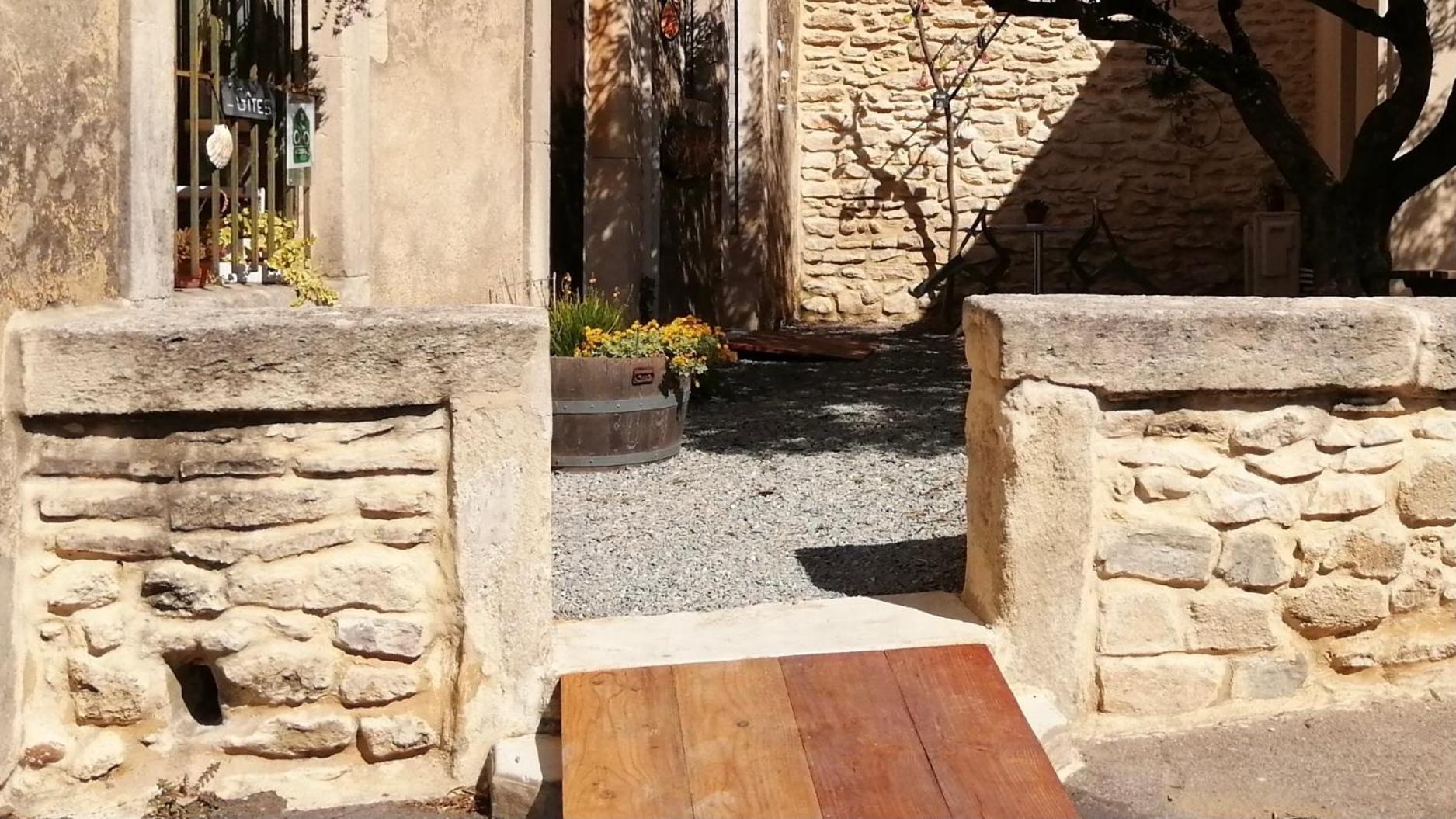 Les Sous L' Olivier En Camargue Hébergement de vacances Vauvert